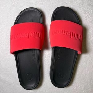 Lemon Women's Black and Red Slide Sandals